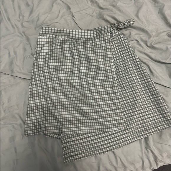 The cutest brandy Melville plaid mini skirt - Picture 5 of 6